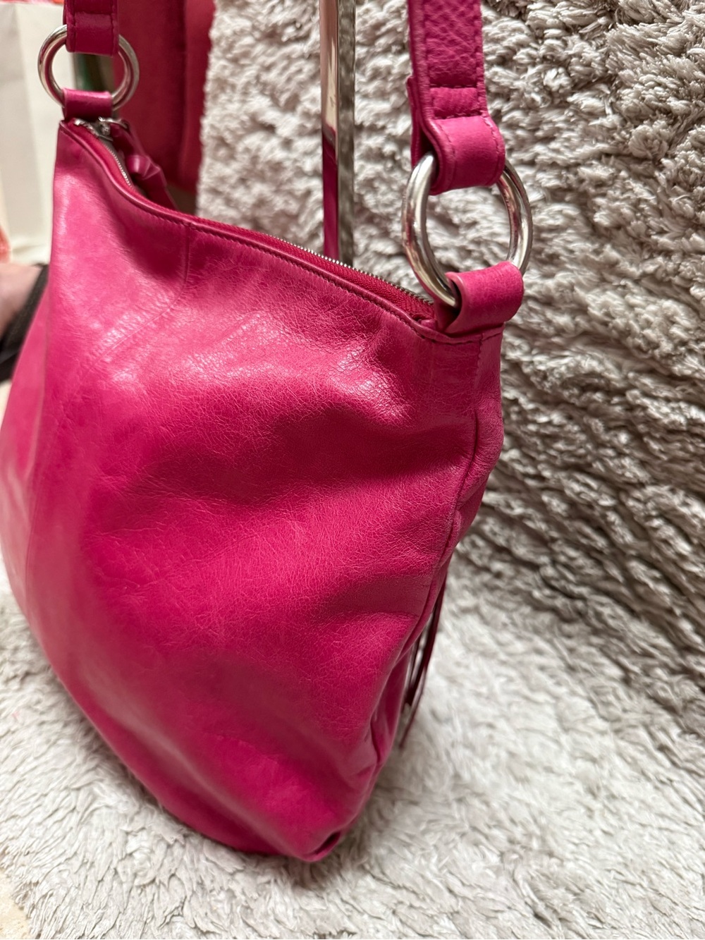 HOBO  Original-,Fuchsia Leather Shoulder Bag - Picture 9 of 13